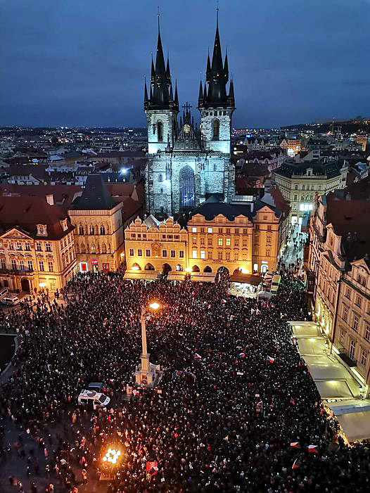 Demonstrace za svobodu a demokracii proti covidové totalitě 17.11.2021, Staroměstské náměstí Praha