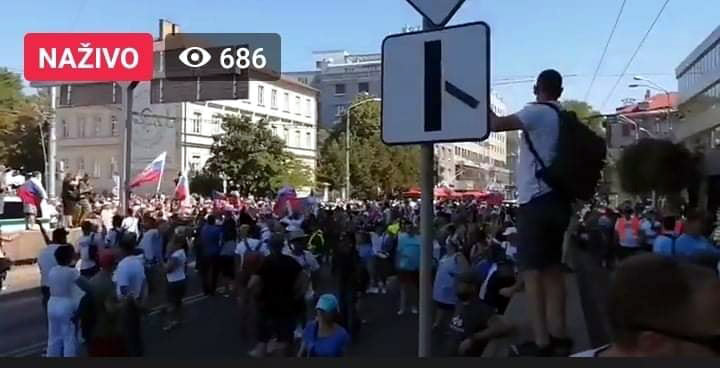 Bratislava 29.7.2021: Blokáda komunikace před prezidentským palácem