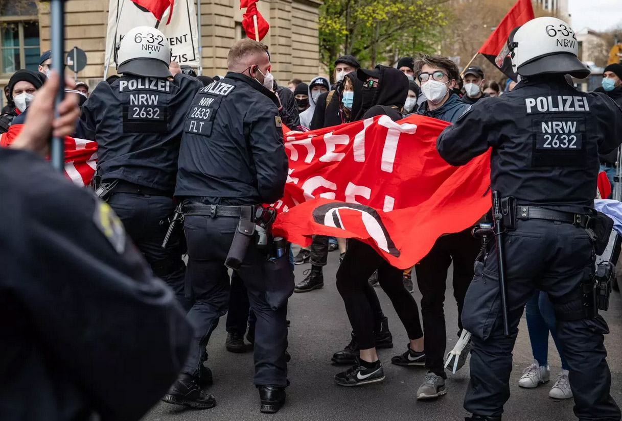 Protest proti covidovým opatřením ve Stuttgartu