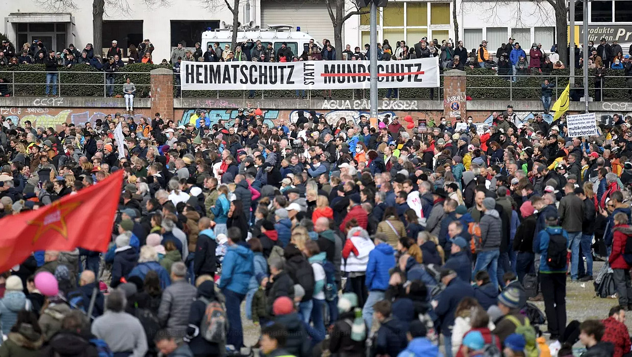 Protest proti covidovým opatřením ve Stuttgartu